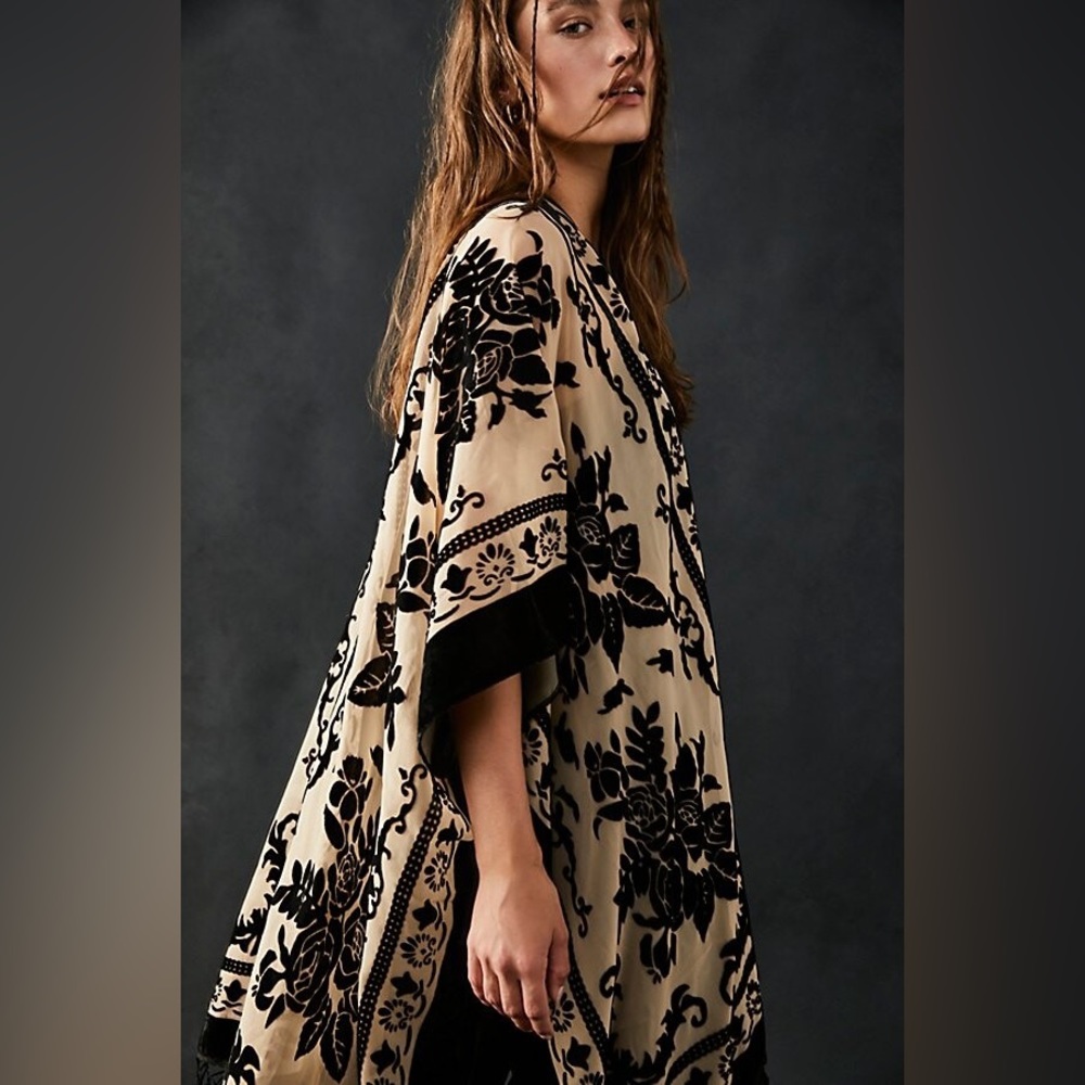 Free People Black and Beige Velvet Burnout Kimono - Picture 5 of 9